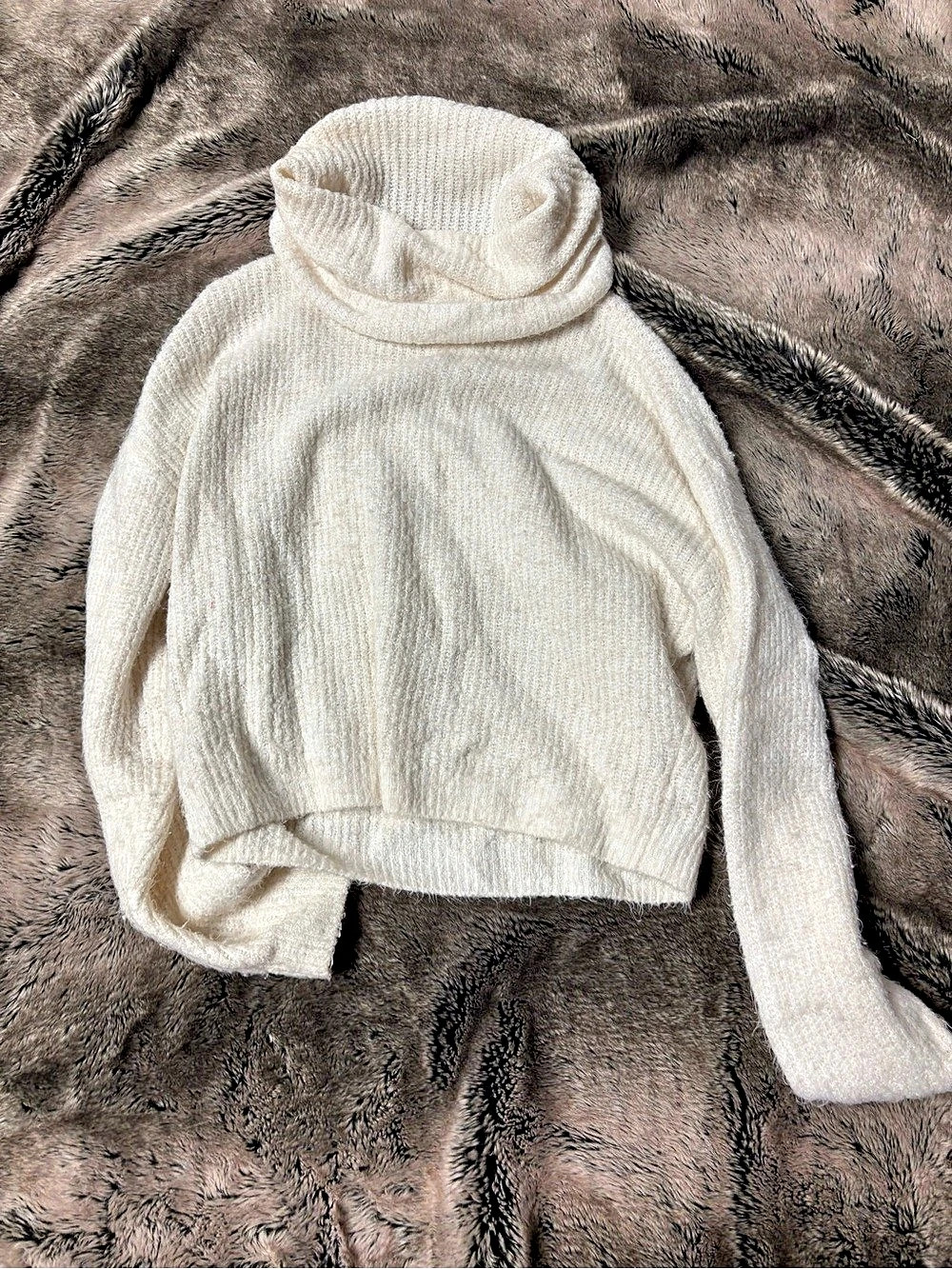 cupcake and cashmere Cowl Neck Cashmere Sweater in White Like New